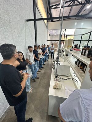 VISITA LABORATÓRIO REFEREÊNCIA SOLOS 2025 17