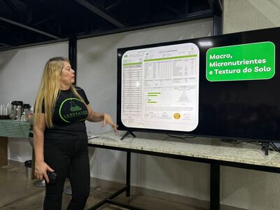 VISITA LABORATÓRIO REFEREÊNCIA SOLOS 2025 5